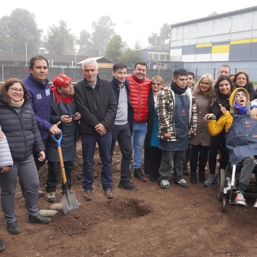 Foto - Primera piedra Centro Laborterapia Farmacia y Optica